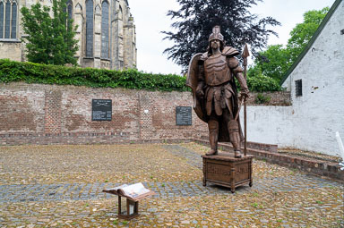 Thorn-living-statue-075.jpg Thorn-living-statue-075.jpg